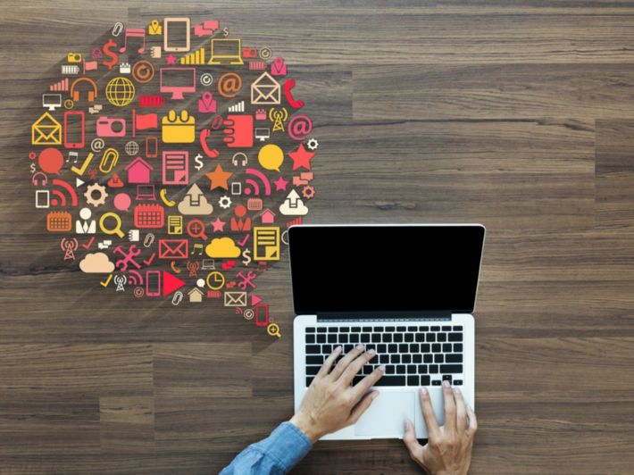 المزيج التسويقي 8Ps: عناصر ضرورية لتطوير استراتيجيات فعالة 